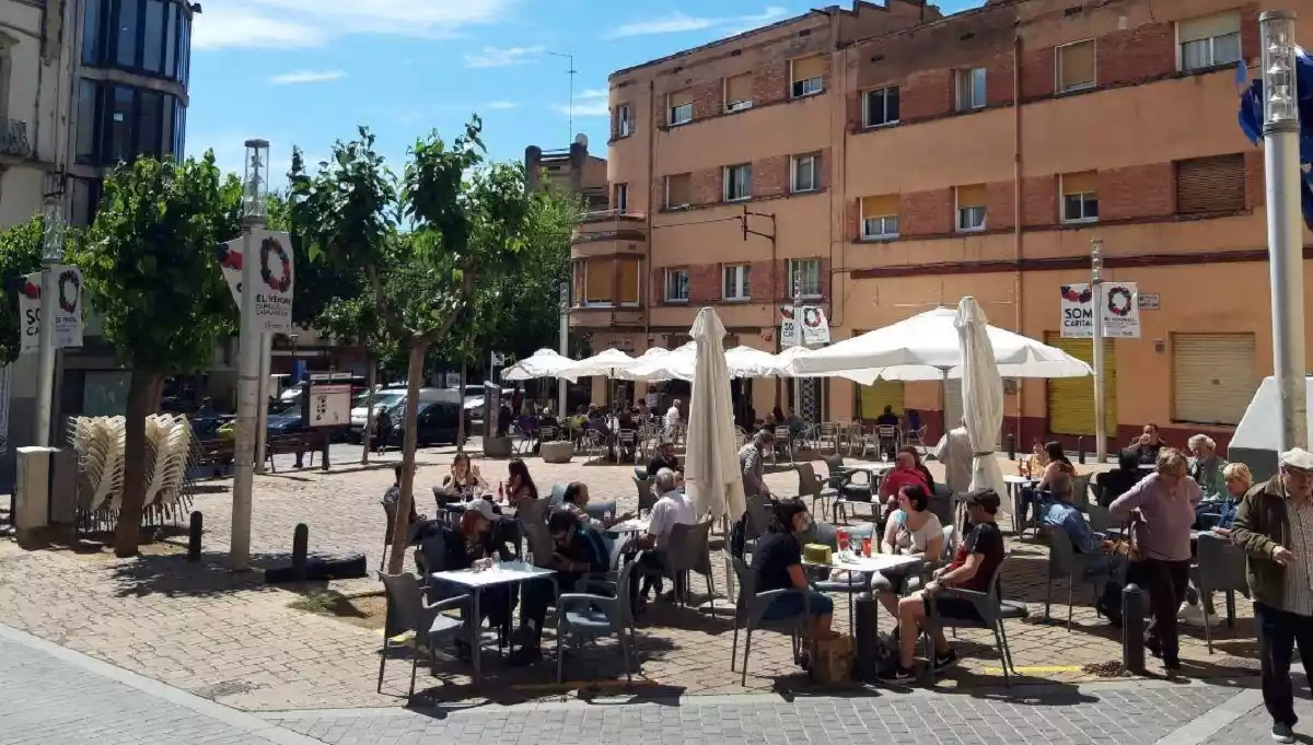 La plaça de Francesc Macià, al Vendrell, en la primera fase del desconfinament.