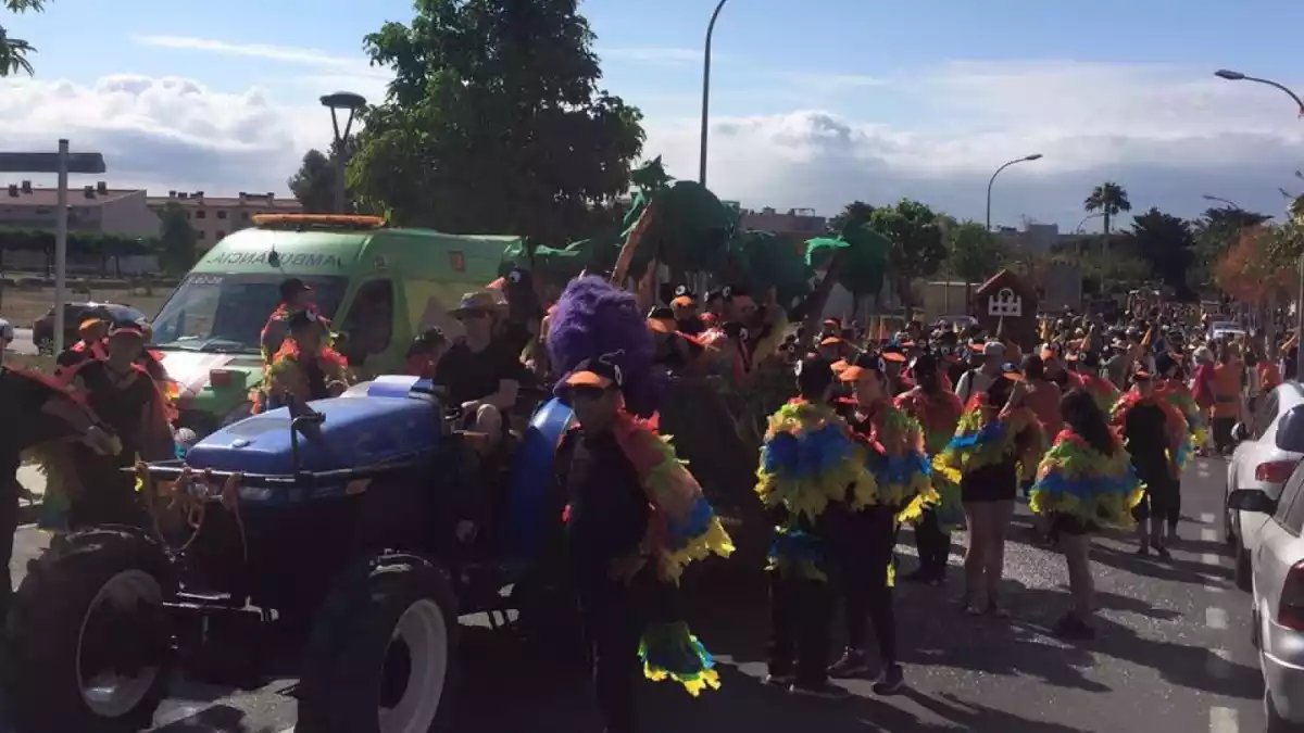 Imatge de la rua de lluïment de la Festa de Barris de 2016.