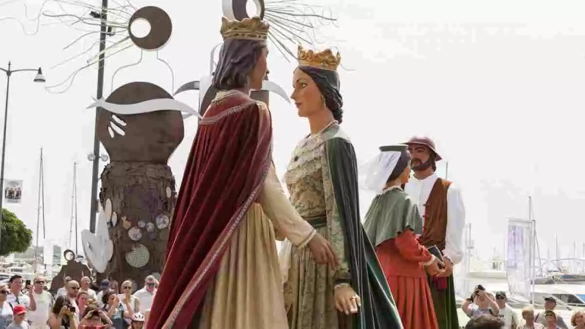 Els gegants durant la diada de la Festa Major de Sant Pere a Cambrils