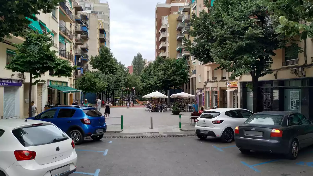 Imatge del carrer de la Sardana vist des de la plaça del Comte de Reus
