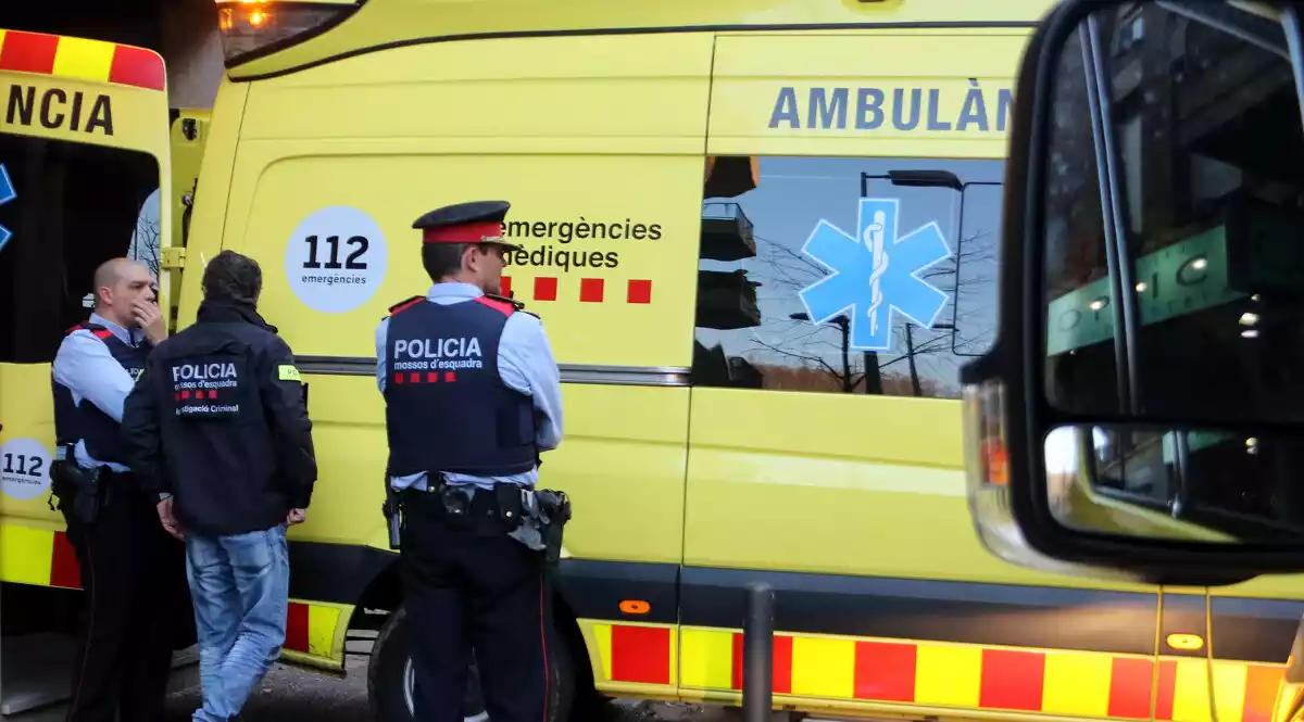 Imatge d'arxiu d'una ambulància d'agents dels Mossos d'Esquadra