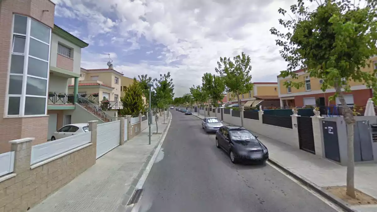 Imatge del carrer on s'ha produit l'incendi, al barri de Sant Ramon de Tarragona