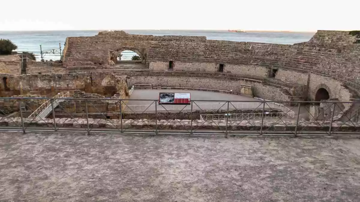 Imatge de l'amfiteatre de Tarragona un dia que feia núvol