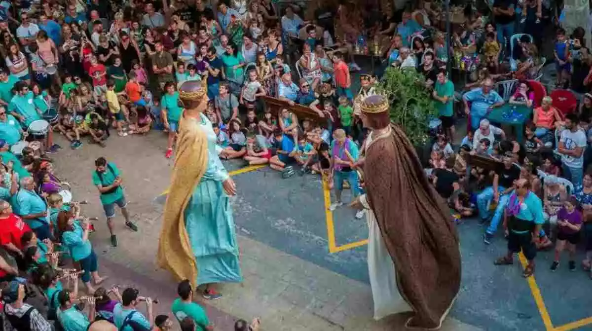 Cercavila de la Festa Major de Vimbodí i Poblet.