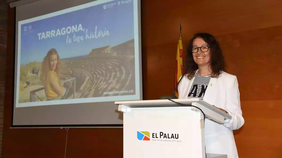 Laura Castel presentant una campanya turística