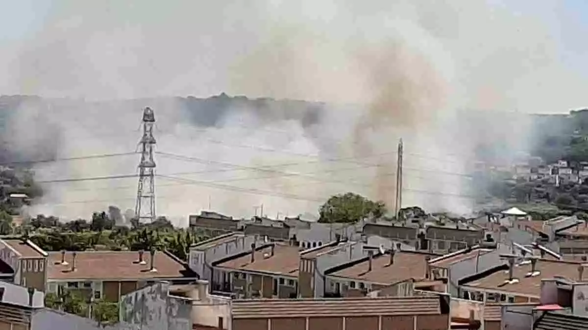 Imatge de l'incendi a Constantí a tocar de la vila romana de Centcelles