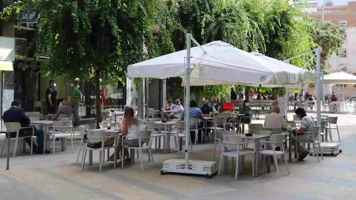 Pla general d'una terrassa de la Zona Alta de Lleida. Imatge del 15 de juliol del 2020.