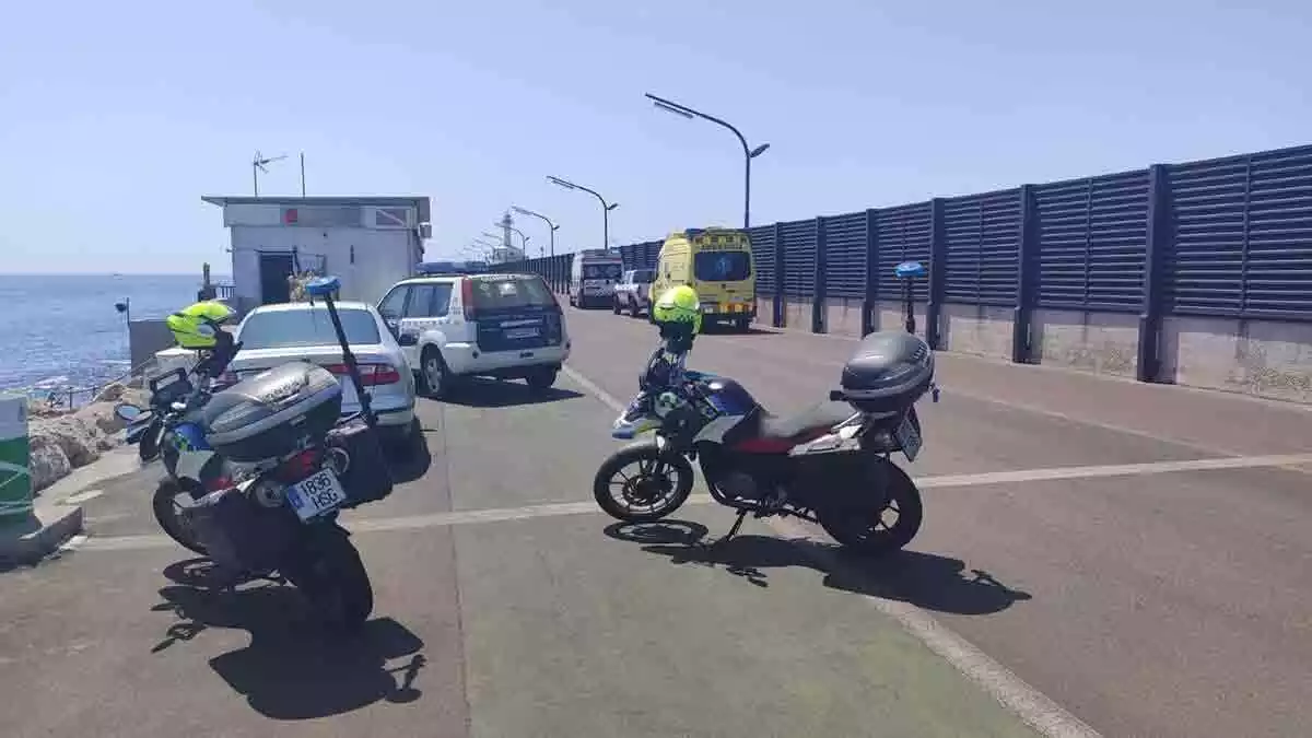 Imatge dels serveis d'emergència del Port de Tarragona al lloc de l'incident