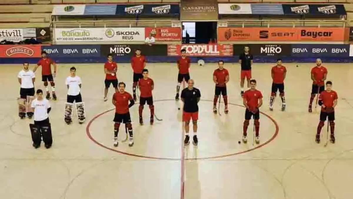 El primer equip del Reus Deportiu sobre la pista del Palau d'Esports