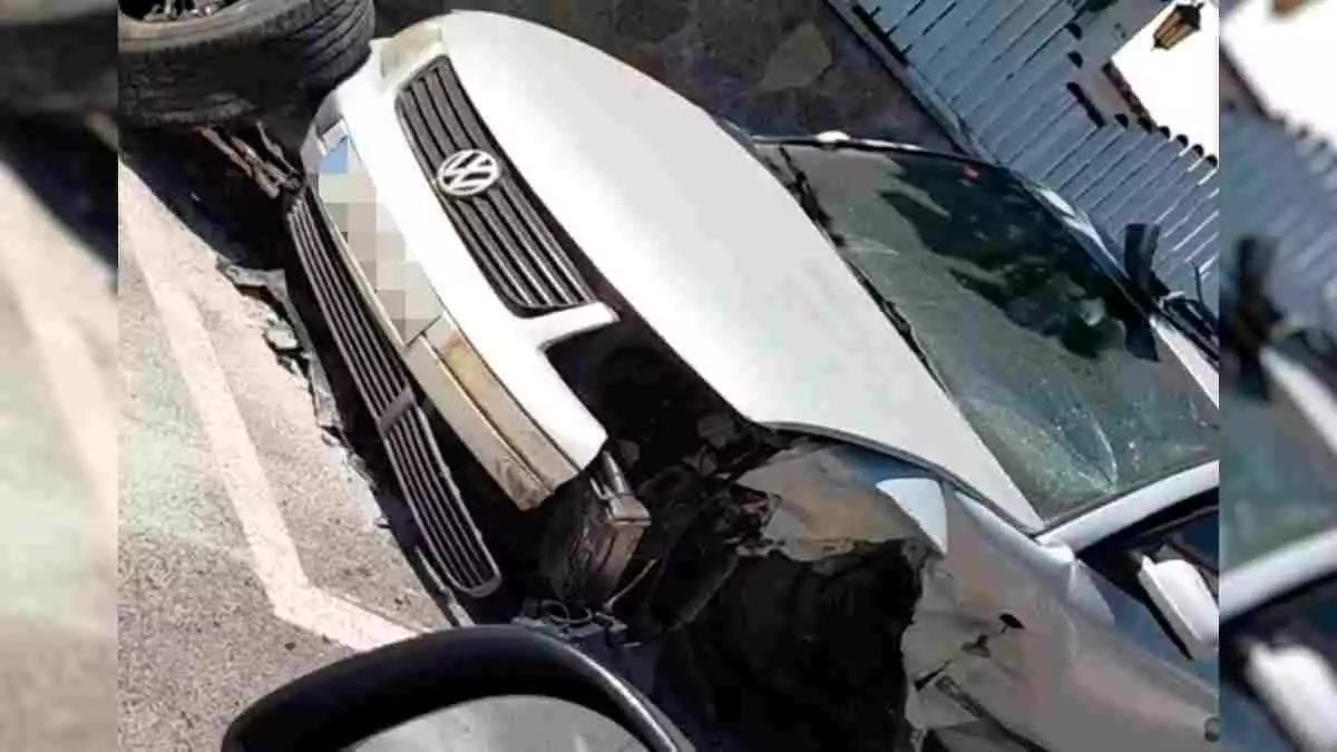 Imatge d'un cotxe accidentat