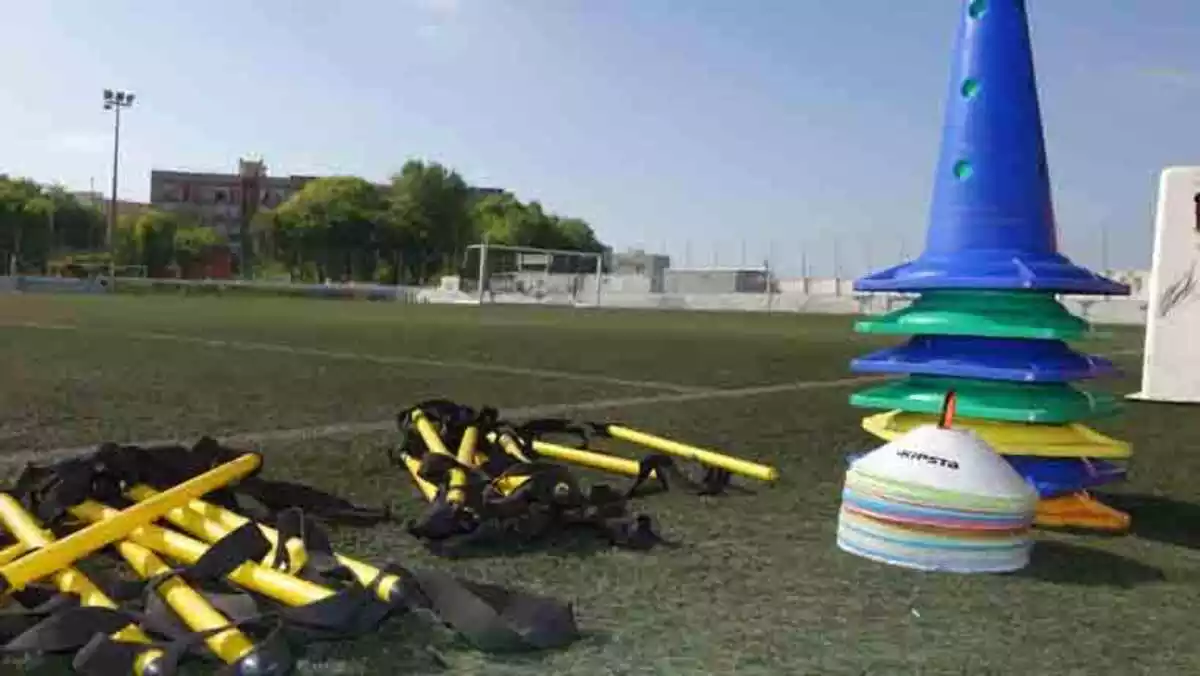 Imatge d'un entrenament de futbol al Camp de futbol de La Floresta