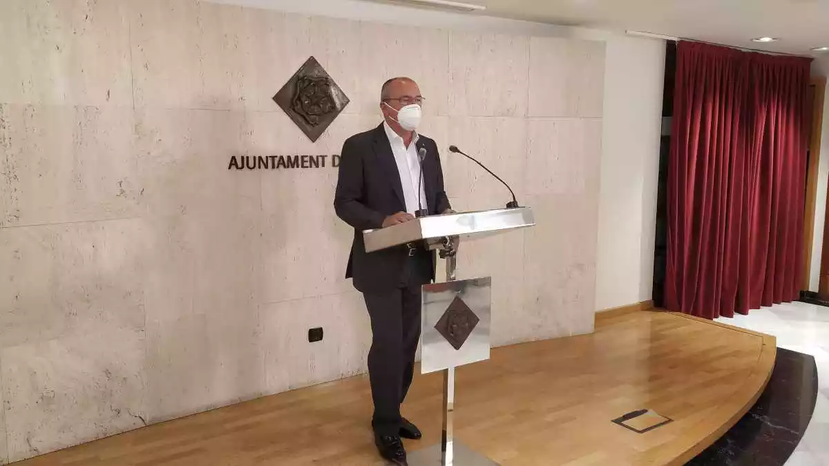 Carles Pellicer a la sala de premsa de l'Ajuntament de Reus