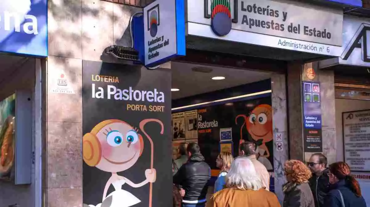 Exterior de l'administració nº6 de Loteries 'La Pastoreta' de Reus