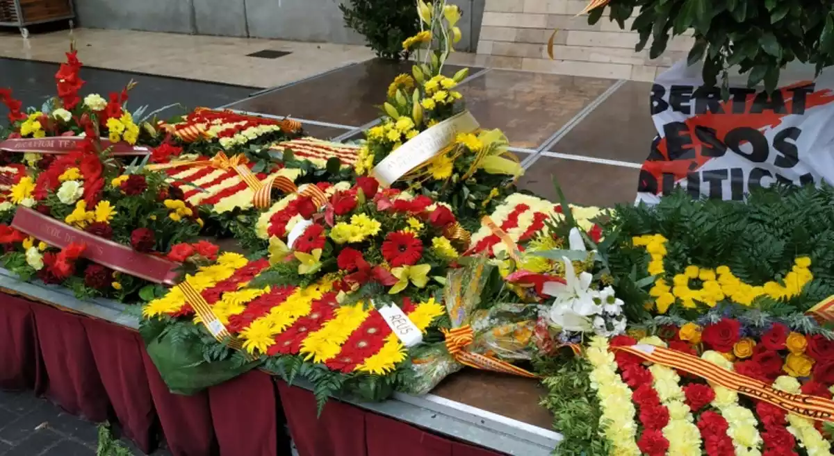 Imatge d'arxiu, ofrena floral de la Diada 2019 a Reus