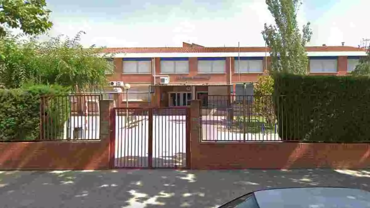 Imatge de l'exterior de l'Institut Ramon Berenguer IV de Cambrils