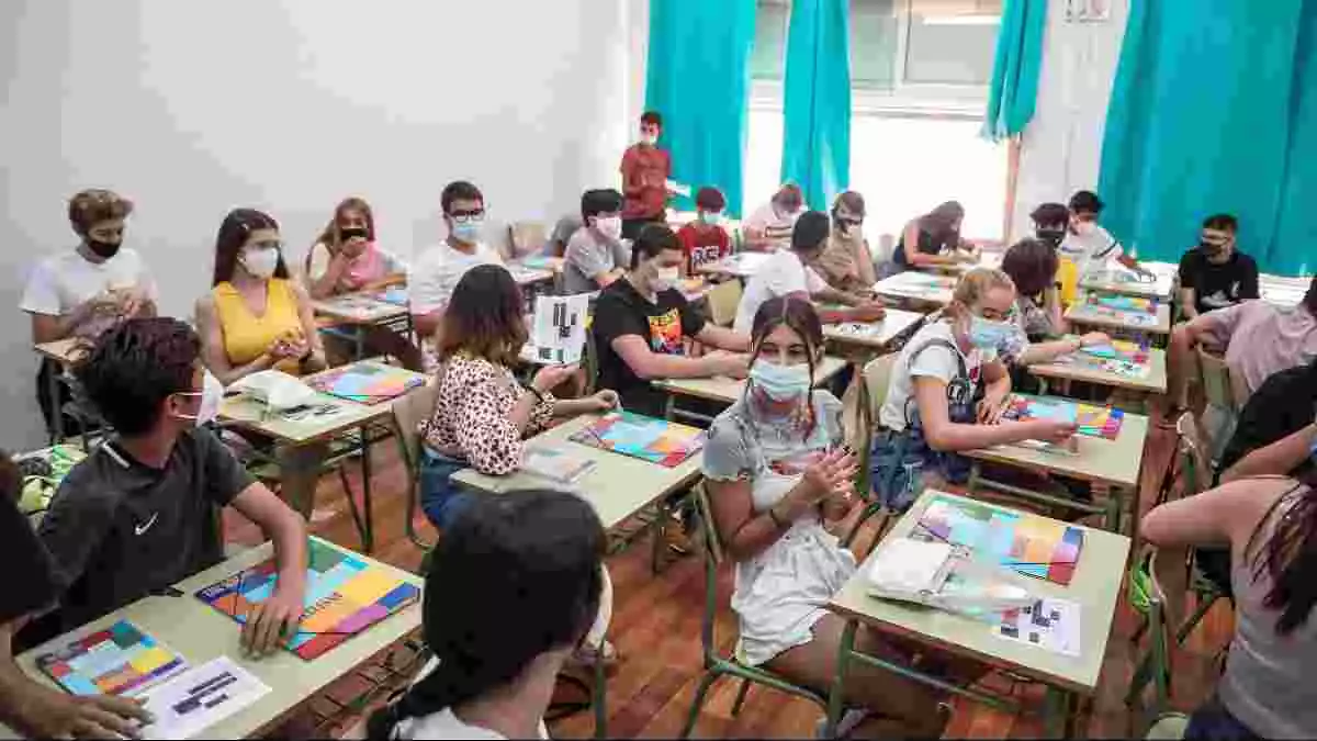 Imatge d'una aula de l'Institut Martí i Franquès de Tarragona el dia de l'inici del curs escolar 2020-2021