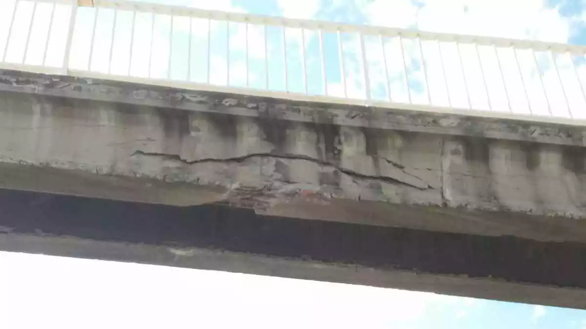 Imatge del pont elevat afectat, a Torredembarra