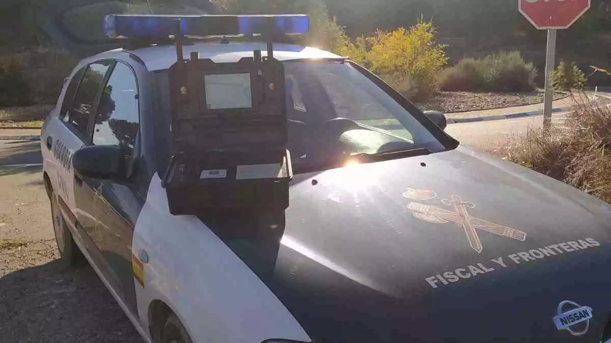 Un vehicle de la Guàrdia Civil al terme municipal d'Ascó