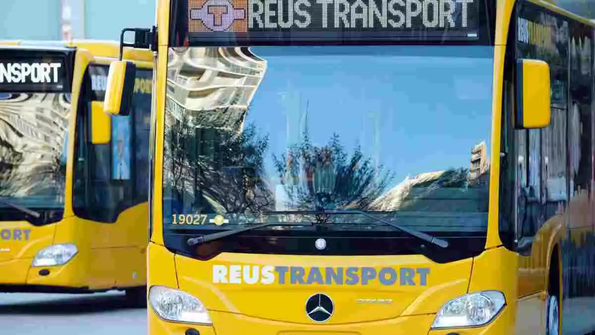 Imatge de dos autobusos de Reus Transport