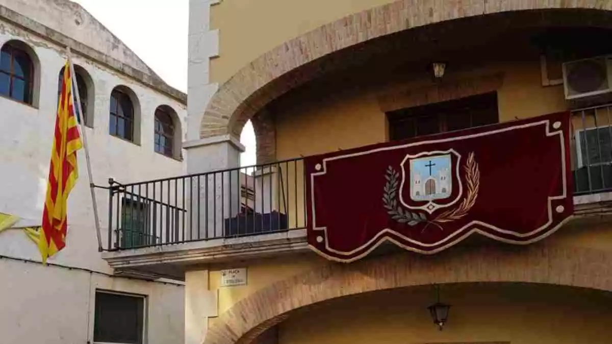 Imatge de la façana de l'Ajuntament de Vilallonga del Camp