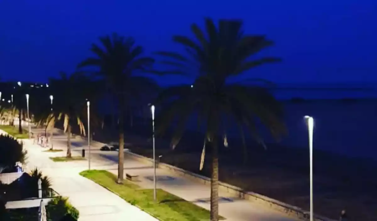 La nova il·luminació del Passeig Marítim de Cunit.