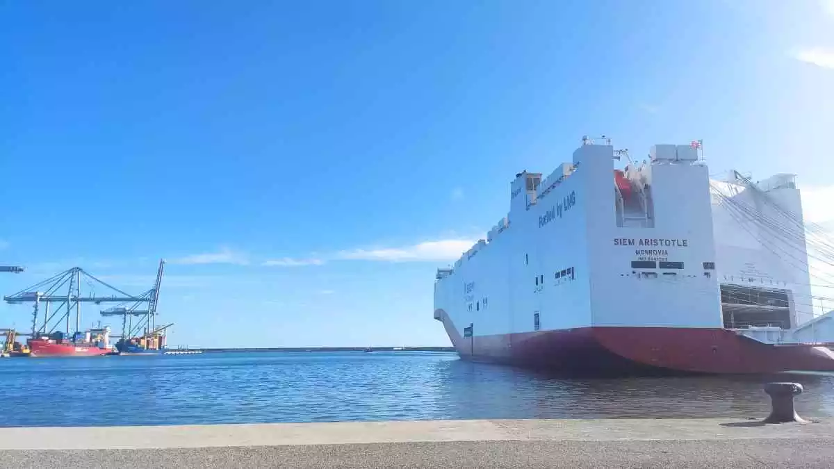 El primer vaixell que utilitza GNL com a combustible atracat al Port de Tarragona