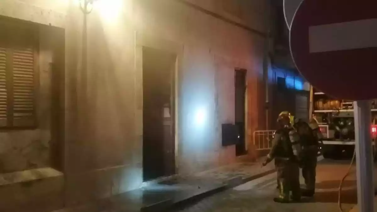 Els Bombers en un incendi a Tortosa