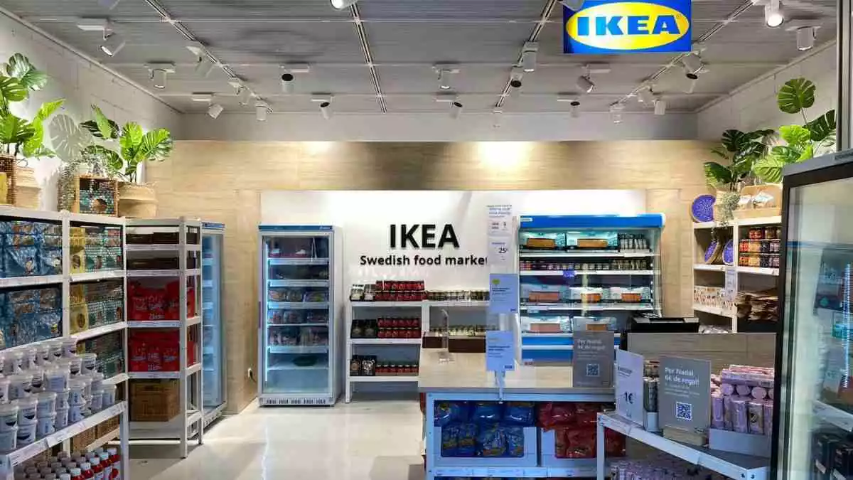 Imatge de la botiga de menjar suec que IKEA ha obert al centre comercial La Maquinista