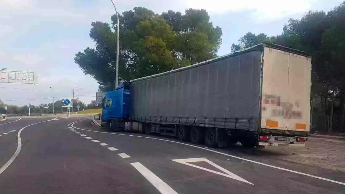 Imatge del vehicle que conduïa el camioner detingut pels Mossos a l'AP-7