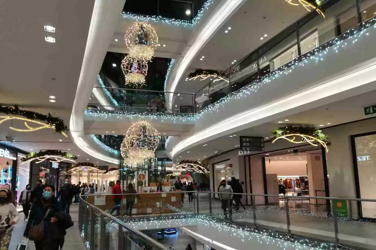 La Fira Centre Comercial amb els llums de Nadal