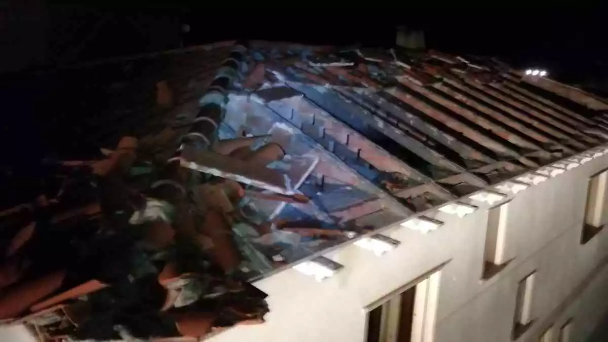 Una teulada malmesa per un possible esclafit a Horta de Sant Joan