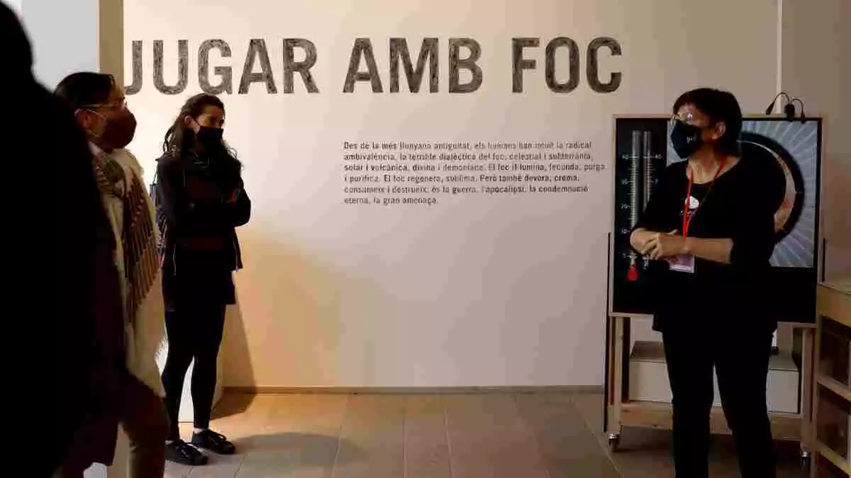 Imatge de l'exposició Jugant amf Foc del Museu de la Vida Rural
