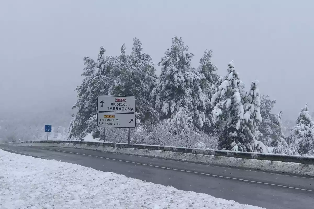 Imatge d'una carretera nevada