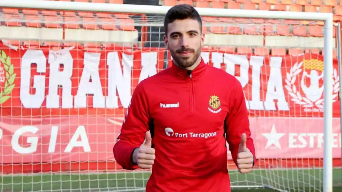 José Aurelio Suárez presentat com a nou jugador del Nàstic