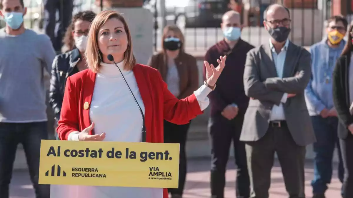 La cap de llista d'ERC per Tarragona, Raquel Sans, en el primer acte de la campanya electoral al barri tarragoní de Sant Salvador
