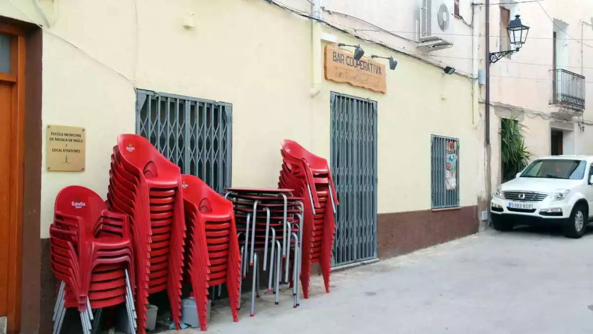 Pla general del Bar La Cooperativa de Paüls tancat, com a mesura de precaució per controlar el preocupant brot que s'ha estès al municipi