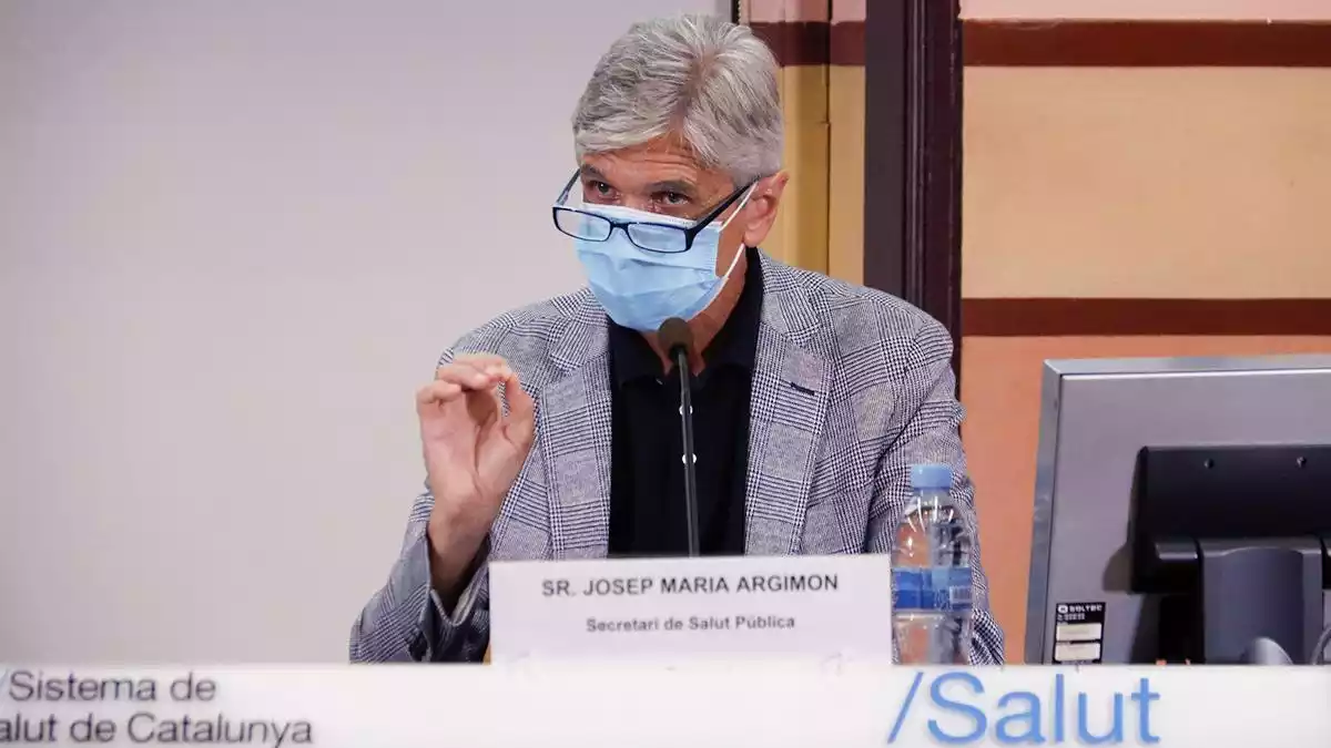 El secretari de Salut Pública, Josep Maria Argimon, explicant l'última hora de la vacunació a Catalunya
