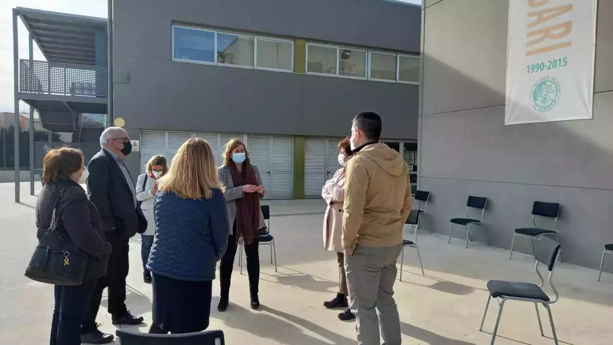 Imatge de la visita del conseller Josep Bargalló als centres educatius del Perelló