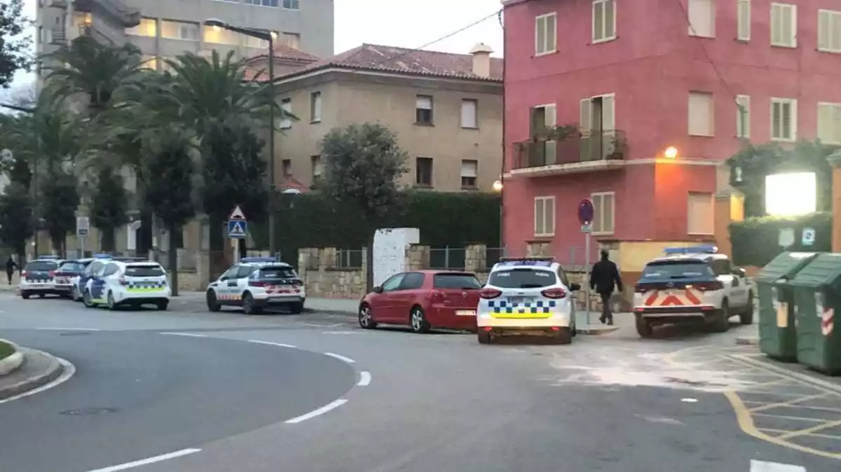 Imatge del desplegament policial al passeig Mata de Reus