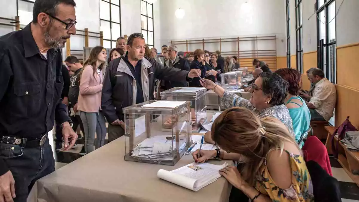 Imatge d'una jornada electoral en un col·legi electoral de Tarragona el 2019