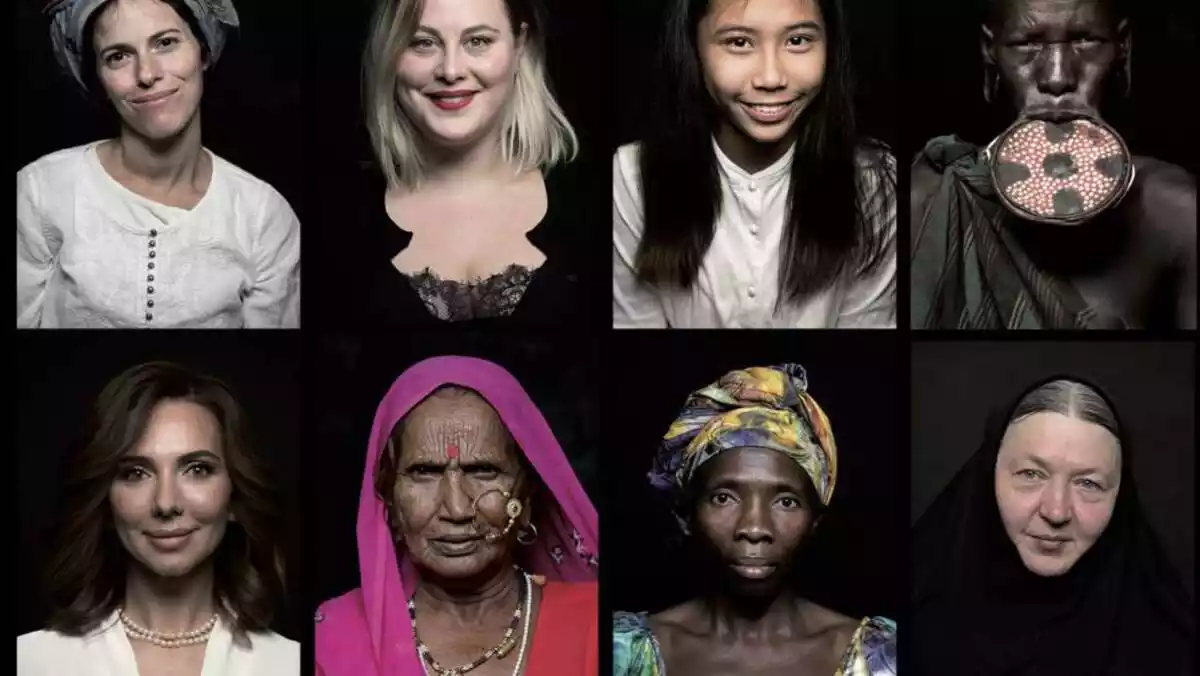 Fotograma de la pel·lícula 'Woman' amb vuit cares de dones que apareixen al documental