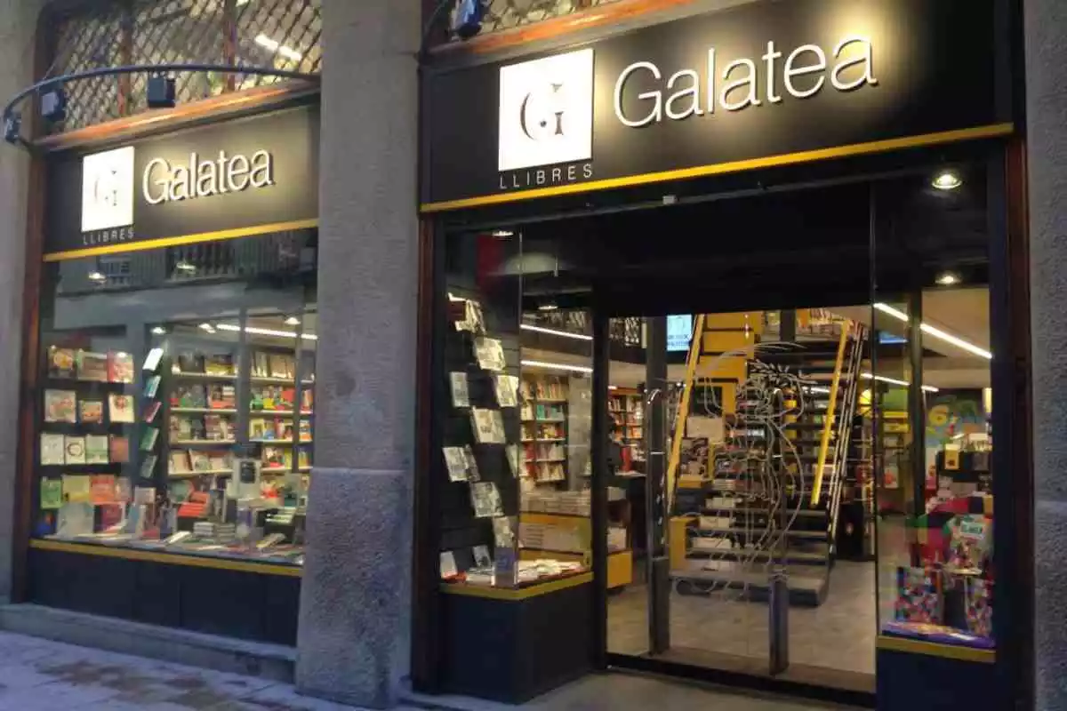 Imatge de l'exterior de la llibreria Galatea de Reus