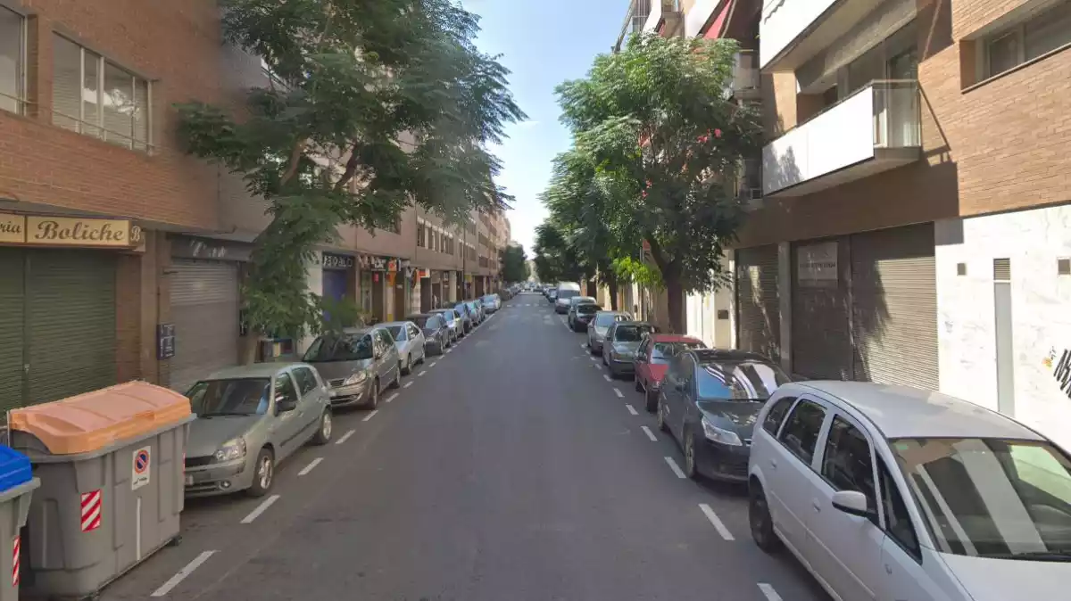 Imatge del carrer de Mare Molas de Reus vist des del passeig de Prim