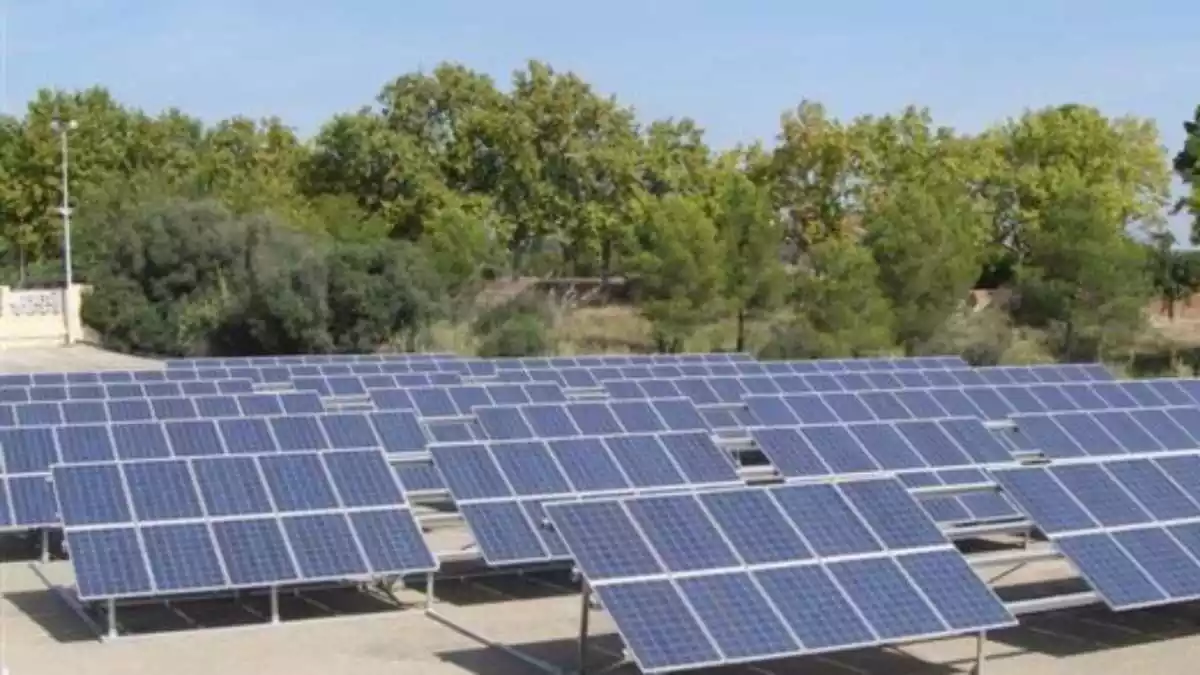 Imatge d'un parc de plaques solars