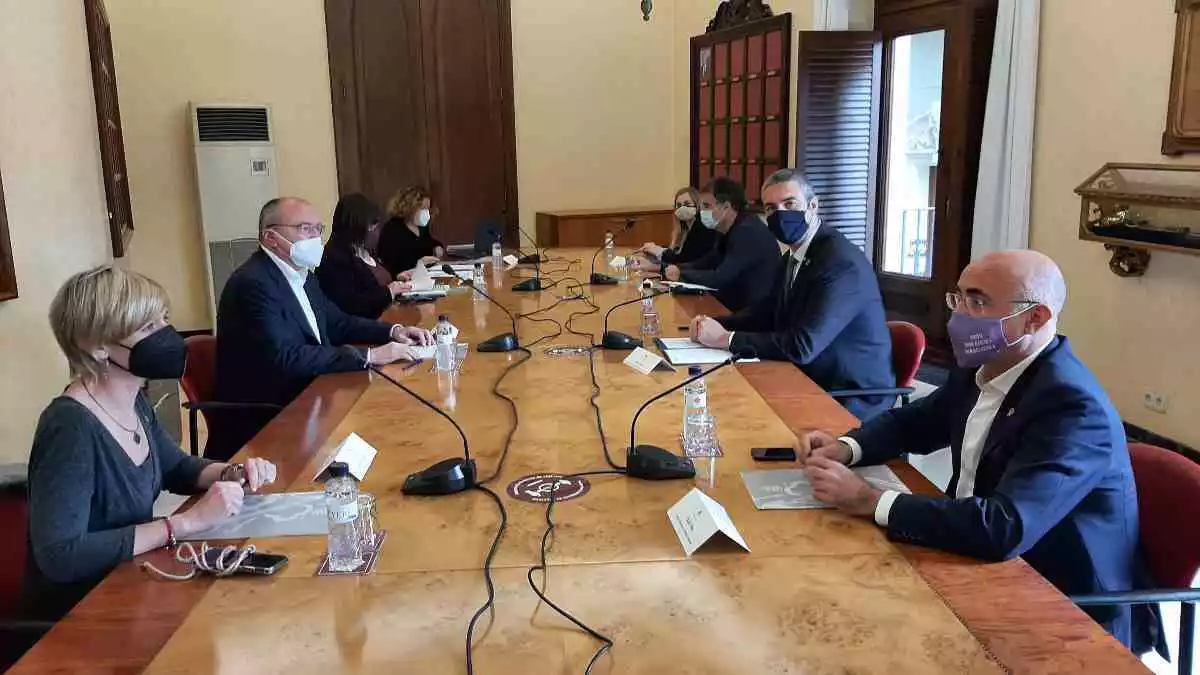 Imatge d'una reunió a l'Ajuntament de Reus