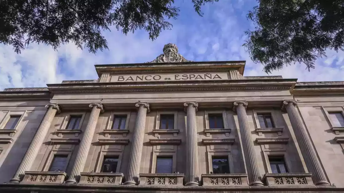 Pla picat de l'edifici del Banc d'Espanya, al centre de la Rambla Nova de Tarragona