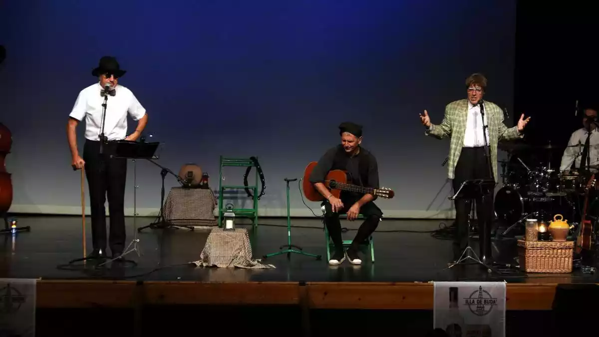 Quico el Célio, el Noi i el Mut de Ferreries en l'estrena dels nou disc i l'espectacle 'Viatge a Buda' a l'Auditori Felip Pedrell de Tortosa