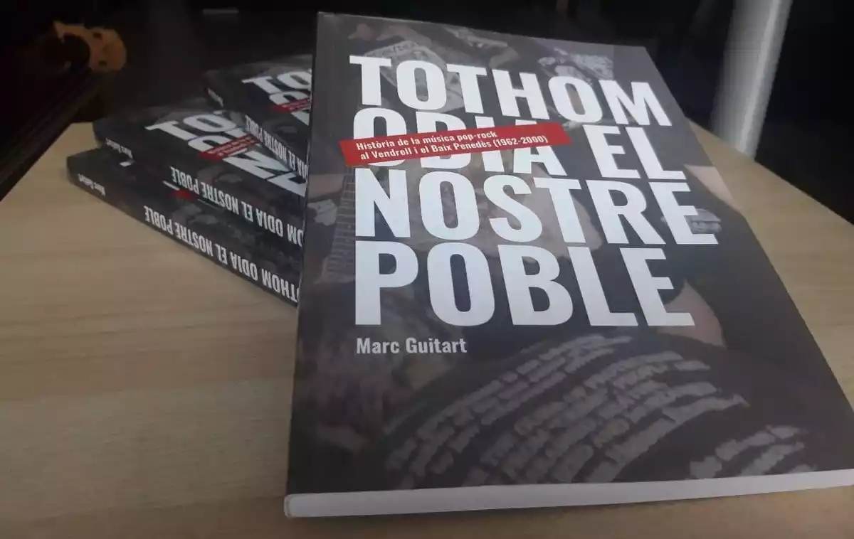 El llibre 'Tothom odia el nostre poble', del periodista Marc Guitart.