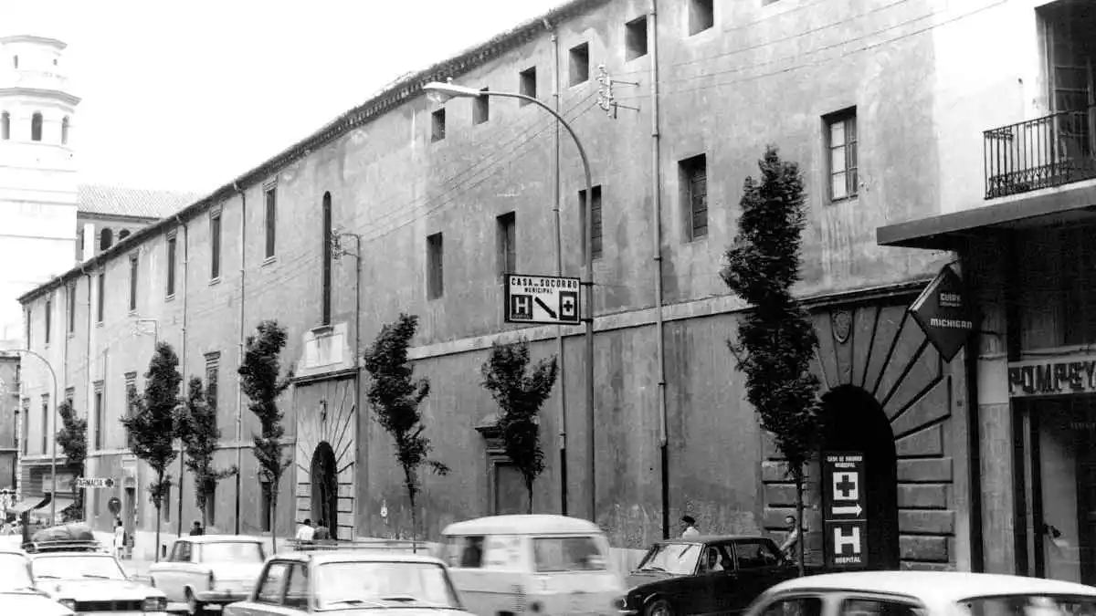 Imatge de l'edifici de l'Hospital de Santa Tecla dels anys 60.