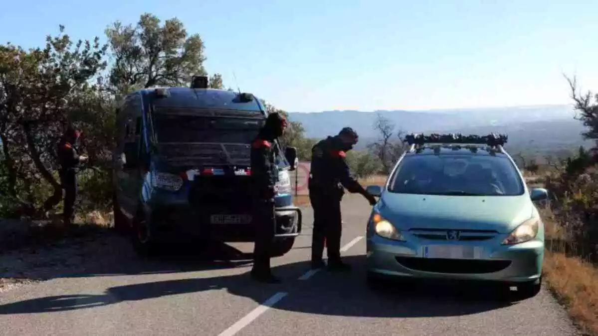 Imatge d'un control policial a les Terres de l'Ebre